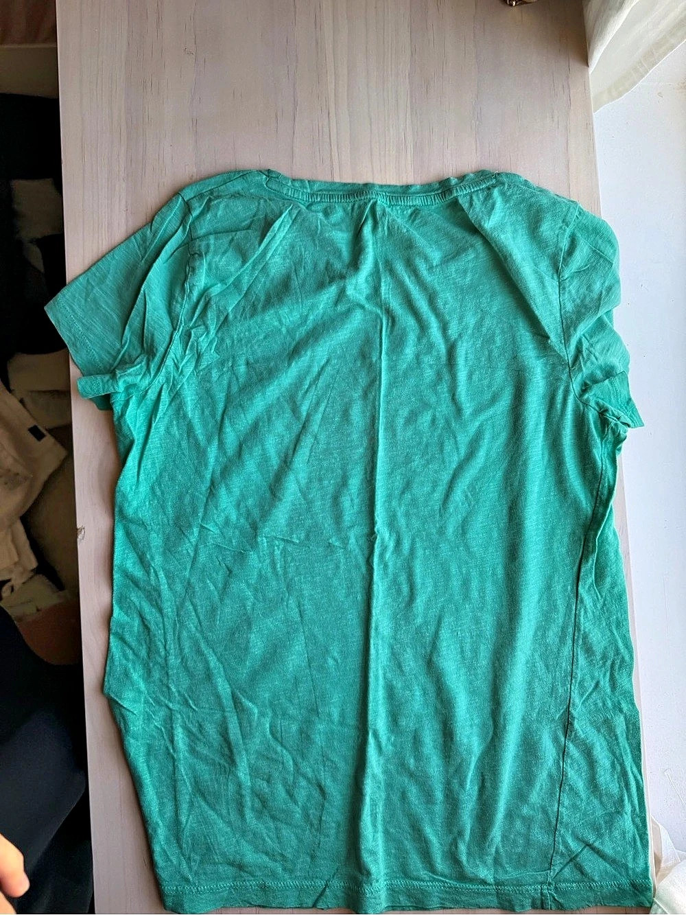 Crown & Ivy Authentic Tee Short Sleeve Tee in Green Size Medium Like New - Picture 2 of 3